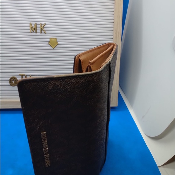 Michael Kors Jet Set Travel PVC Large Trifold Wallet Brown MK Acorn - Picture 3 of 4